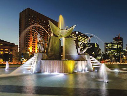 The fountain in Victoria Square at dusk.
